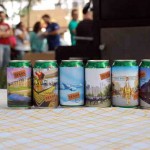 Detalhe nas bebidas servidas com logos de cada parceiro da ação