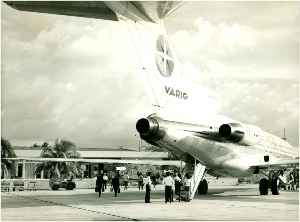 ESPECIAL: 10 anos da aviação brasileira sem a Varig; veja fotos e depoimentos 1 Embarque de passageiros no B727