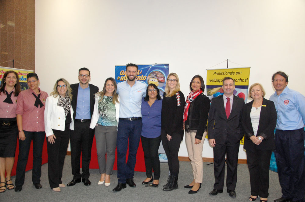Visit Orlando já registra crescimento nas vendas Brasil; roadshow reúne 200 agentes 1 Expositores do Visit Orlando