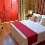 Um dos quartos do novo hotel Um dos quartos do novo hotel