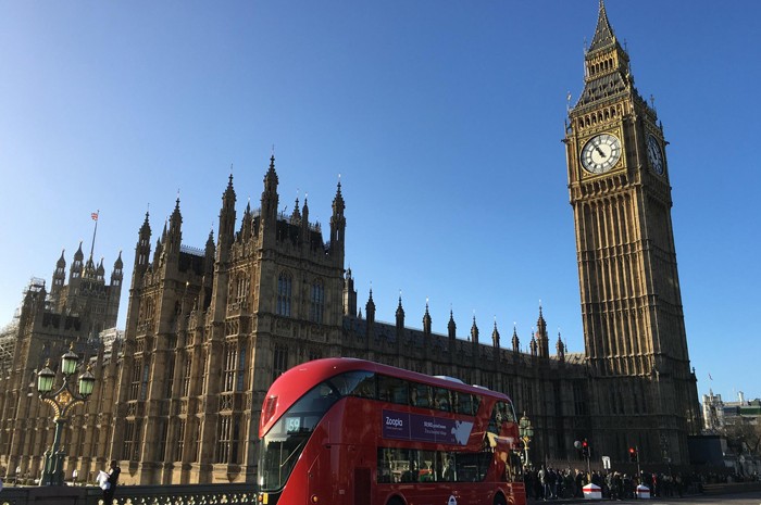 O trem levará aproximadamente quatro horas para viajar da Estação Central de Amsterdã para St. Pancras, em Londres