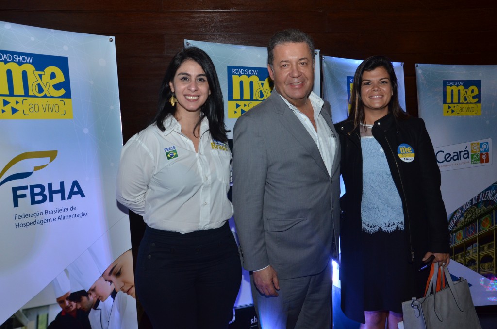 Luciana Fernandes, do M&E, Alexandre Sampaio e Camila Beraldo, da FBHA.jpg