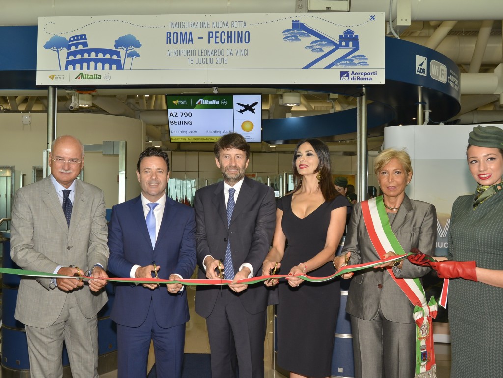 Alitalia iniciou hoje a operação do voo direto sem escalas de Roma para Pequim, após uma ausência de três anos na rota entre as duas capitais