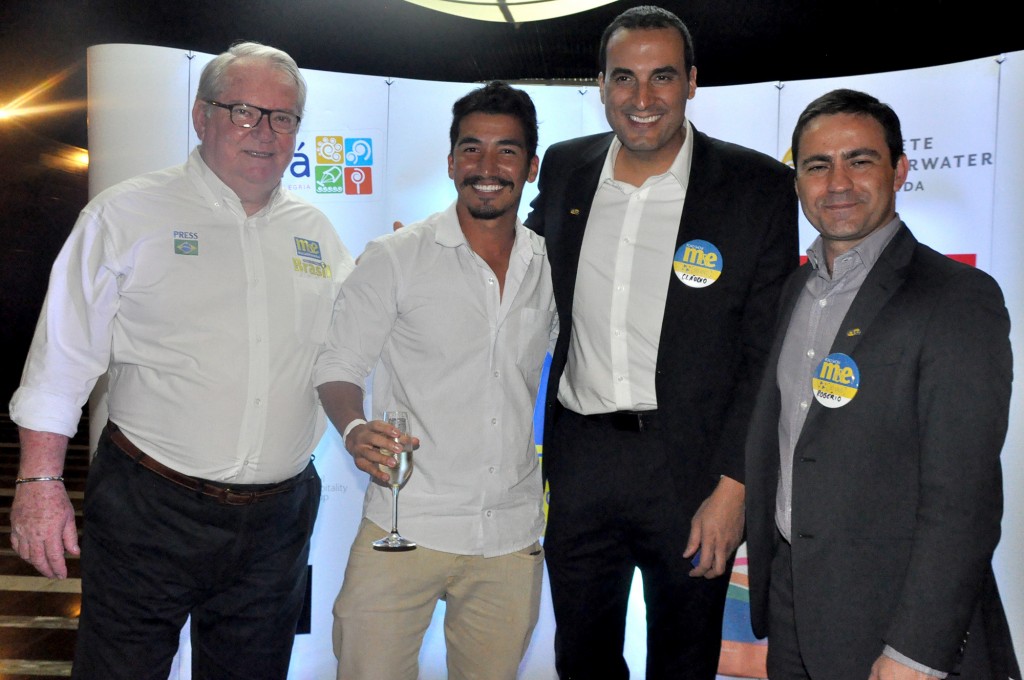 Rafael Moreira, da Alphotour Turismo, entre Roy Taylor, do M&E, Carlos Villa Nova e Rogério Mendes, da CVC