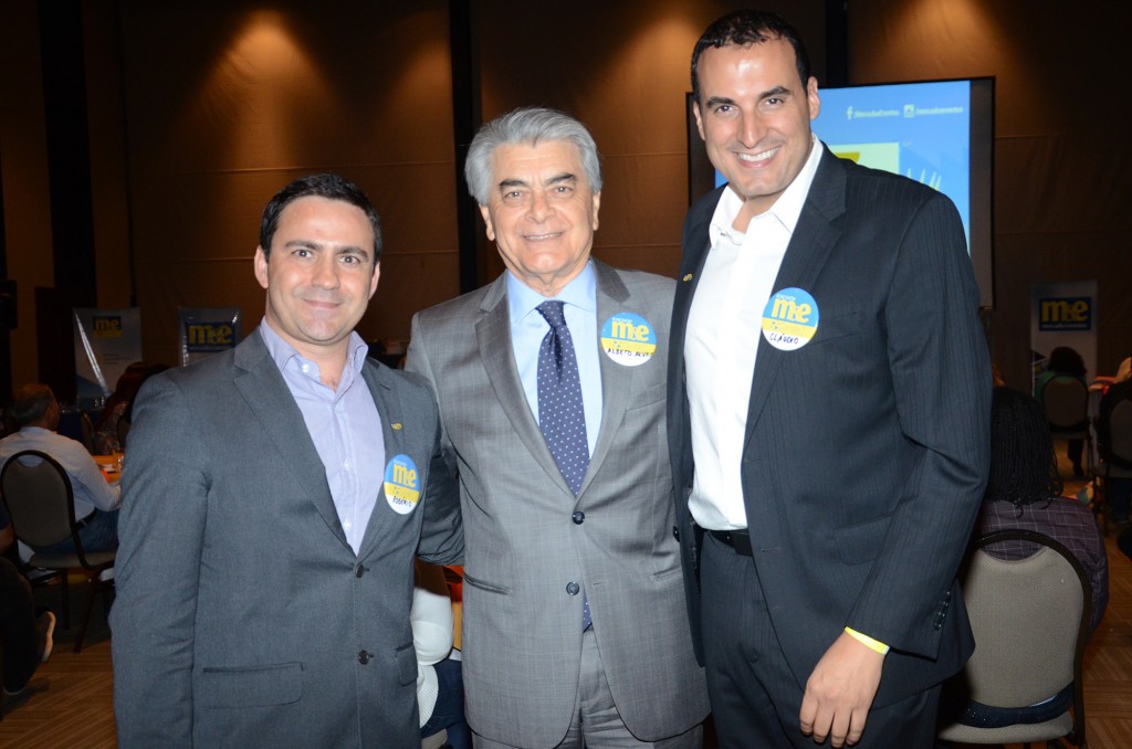 Rogério Mendes e Cláudio Vila Nova, da CVC, com o ministro do Turismo, Alberto Alves