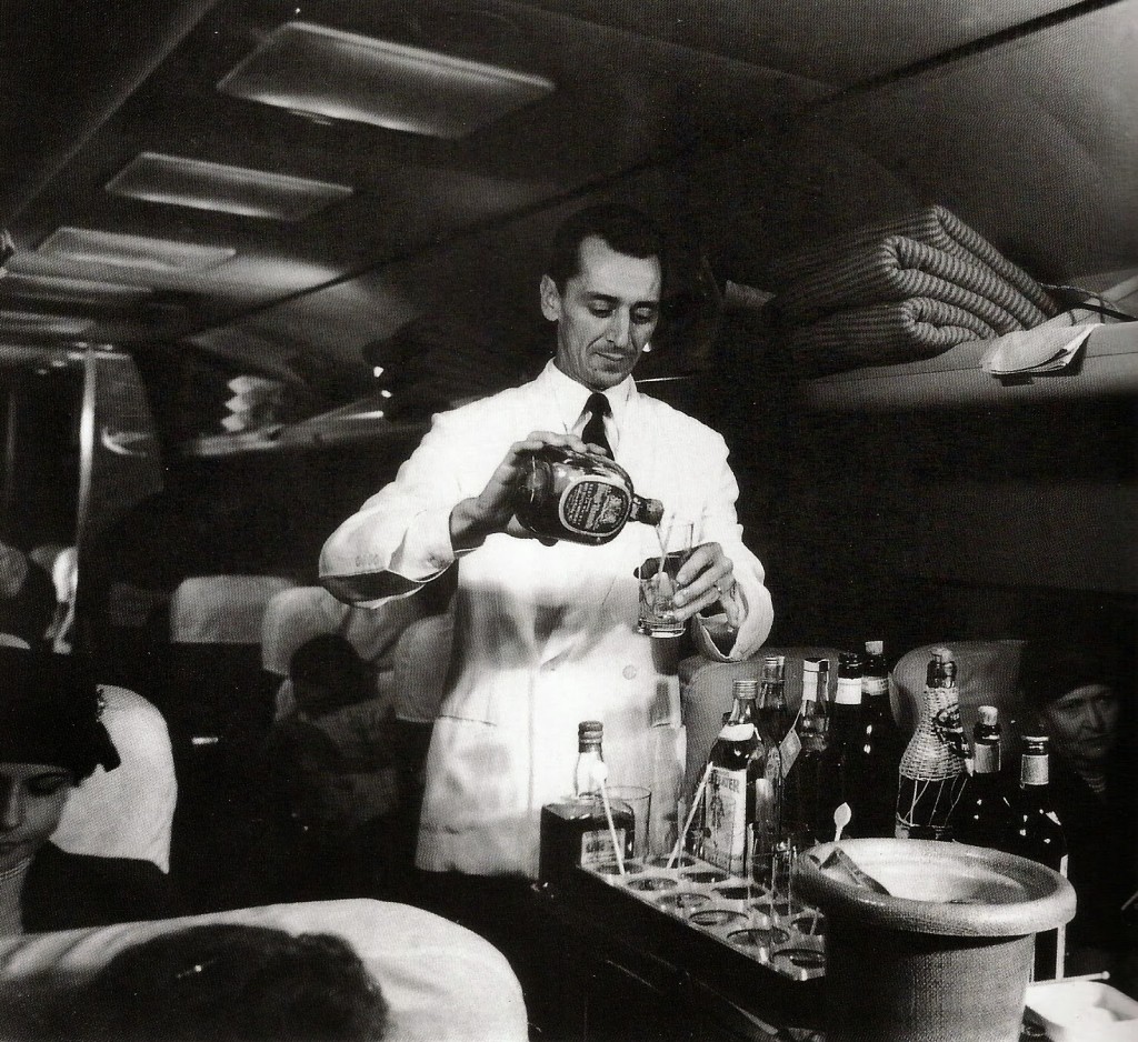ESPECIAL: 10 anos da aviação brasileira sem a Varig; veja fotos e depoimentos 5 Serviço de bordo da Varig nos tempos de ouro da aviação Arquivo Varig