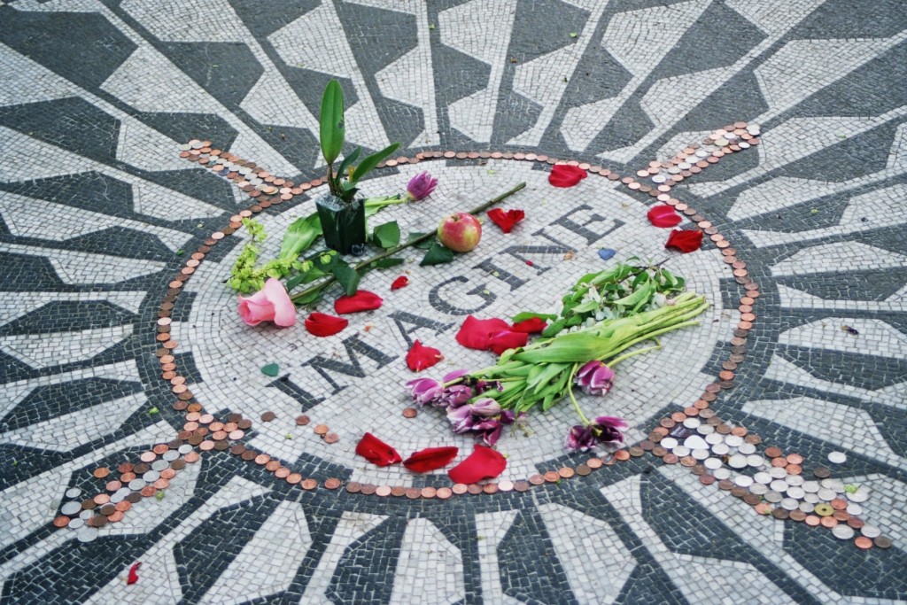 Strawberry_Fields_memorial