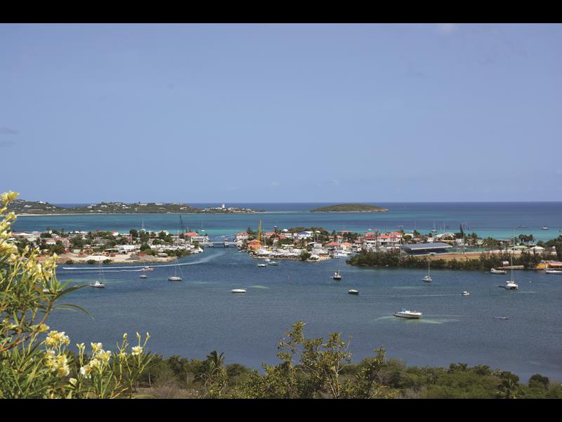 Vista da baia, em Saint-Martin (Foto: Samantha Chuva)