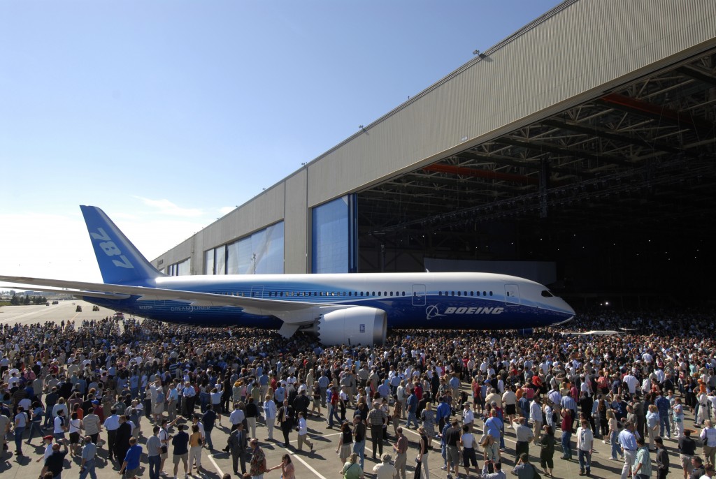 Despesas da Boeing chegarão a US$ 2,1 bilhões no 2° trimestre de 2016 787 Dreamliner Premier - Everett WA - July 8, 2007
