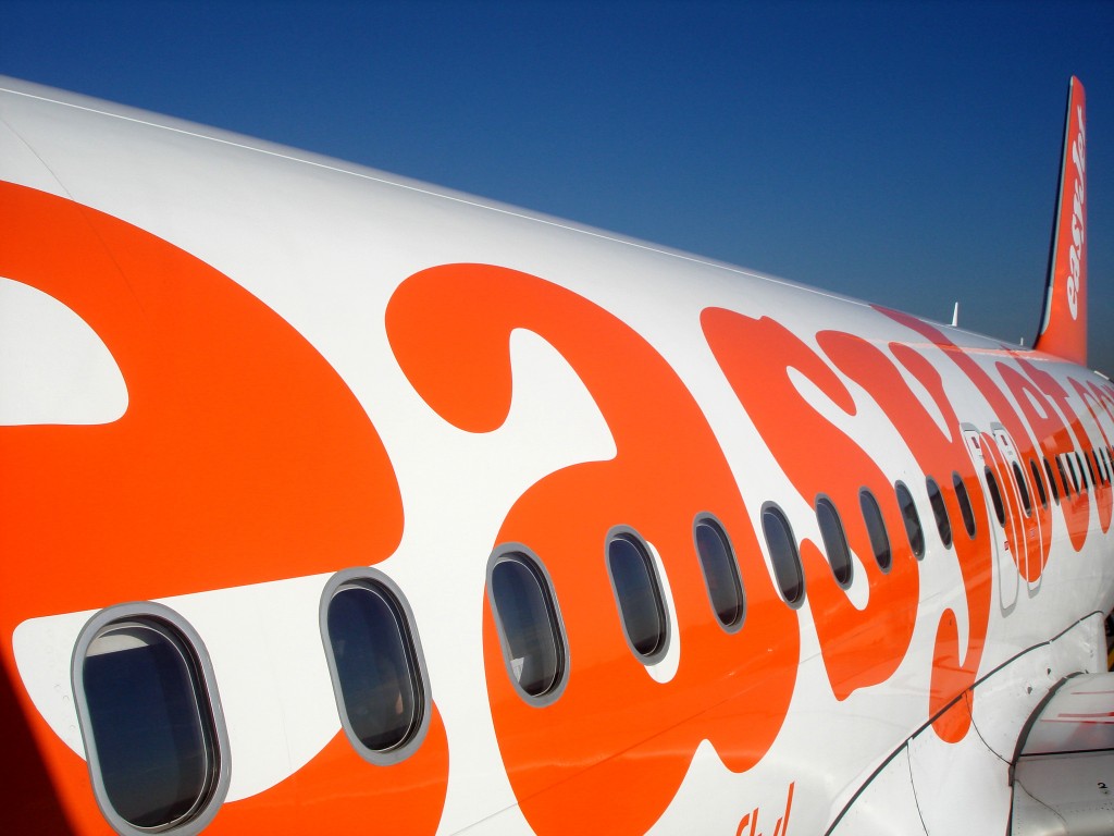 EasyJet abre 1.200 vagas de emprego para tripulantes de cabine; veja como participar 1 easyjet logo