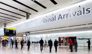 Reino Unido reduz quarentena de viajantes internacionais para 10 dias