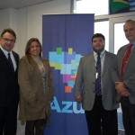 Luiz Fernando Moares, secretário de Turismo de Porto Alegre; Karla Beszkidnyak, cônsul geral do Uruguai no Rio Grande do Sul, com os diretores da Azul, Marcelo Bento, de Planejamentos e Alianças, e Carlos Eduardo Pellegrigrino, de Operações