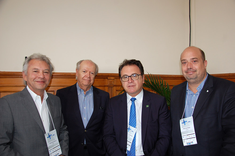 Alexandre Soleiro, presidente da BHG com Gerard Bprgeaiseau, Vinícius Lummertz, da Embratur e Michael Nagy do RioCVB