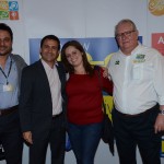 Luciana Mascarenhas, da Soft Turismo, entre Thiago Benfica e Rogério Mendes, da CVC, e Roy Taylor, do M&E