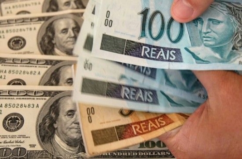 Dólar fecha no maior valor da história do Plano Real - Tribuna do