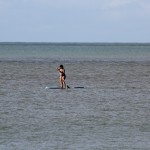 As praias locais são indicadas para prática do stand up paddle