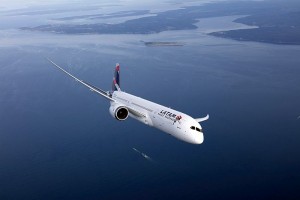 LATAM Boeing 787-9 Dreamliner photographed on May 13, 2016 from Wolfe Air Aviation Learjet 25B.