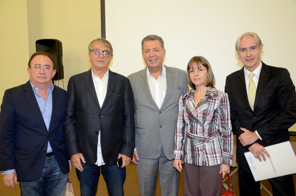 Manoel Linhares, VP da FBHA e da ABIH Nacional, Arialdo Pinho, Alexandre Sampaio, e Marcos Pompeu, secretário executivo do CETUR
