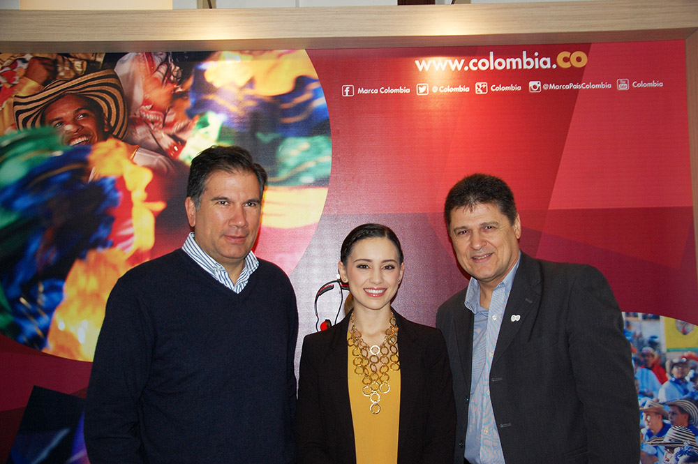ProColombia comemora aumento de 40% de turistas do Brasil; país já é o 2º emissor 1 Ministro Juan Pablo Hernandez, Natalia Nejía, da ProColombia e Valci Souza, da Avianca