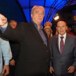Nilo Sérgio Felix mostra o estande do RJ ao governador em exercício, Francisco Dornelles Nilo Sérgio Felix mostra o estande do RJ ao governador em exercício, Francisco Dornelles