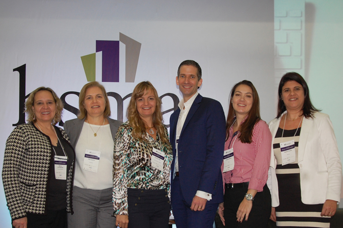 "Hoteleiros do Brasil devem aprender a compartilhar dados", diz Gabriela Otto 1 Márcia Lemeszenski, do Rio Quente Resorts, Pilar Osório, da TravelClick Inc, Gabriela Otto, da HSmai, Sébastien de Courtivron, da Accor, Cláudia Minzon, da Gol, e Waléria Fenato, da Mark Up Consult