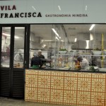 Restaurante Vila Francisca não esconde a preparação de seus pratos dos clientes