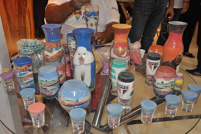 CEARÁ - garrafas de areias coloridas também são artesanatos tradicionais do estado