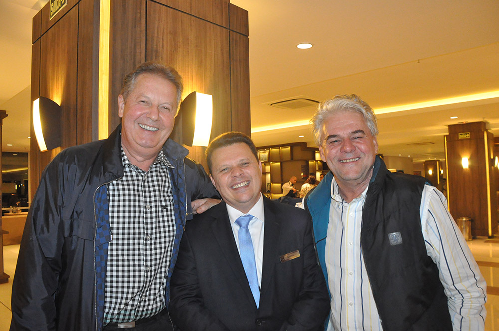 Carlos Marim com os empresários André Tissot e Alemir Coelho Carlos Marim com os empresários André Tissot e Alemir Coelho