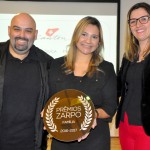 Le Canton recebeu o Prêmio Zarpa como um dos 5 melhores hotéis de família em 2016/2017: Lia Coutinho entre Leonardo Peciauskas e Flávia Louro
