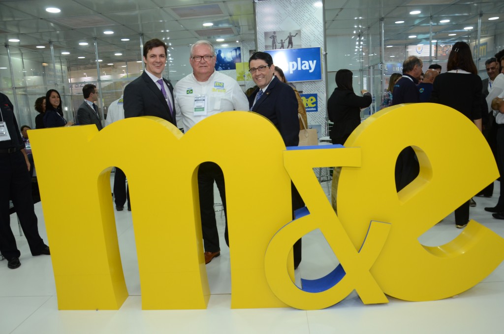 Luciano Macagno e Luiz Teixeira, da Delta, com Roy Taylor, do M&E