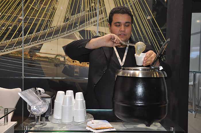 SÃO PAULO - trouxe os famosos festivais do Ceagesp para a Abav e serviram a tradicional sopa de cebola deles SÃO PAULO - trouxe os famosos festivais do Ceagesp para a Abav e serviram a tradicional sopa de cebola deles
