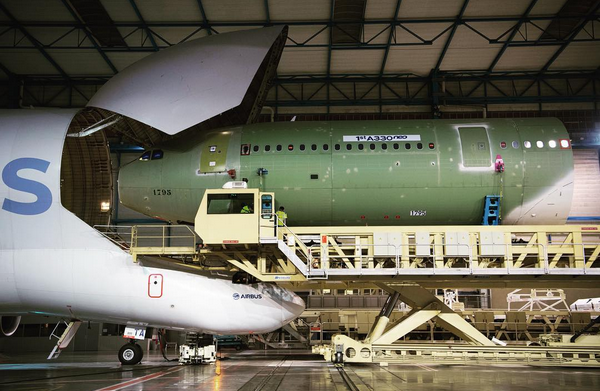 Airbus revela a primeira foto oficial do A330neo chegando em Tolouse; amplie 1 untitled
