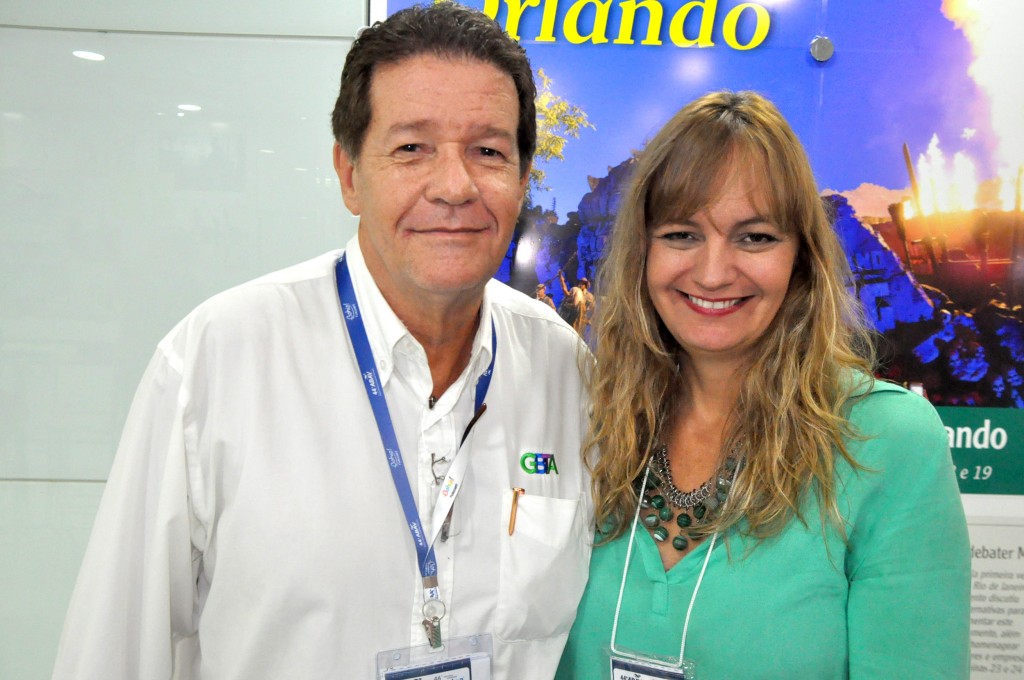 GBTA e HSMAI firmam parceria estratégica na Expo Abav; saiba mais Wellington Costa, da GBTA, e Gabriela Otto, da HSMAI