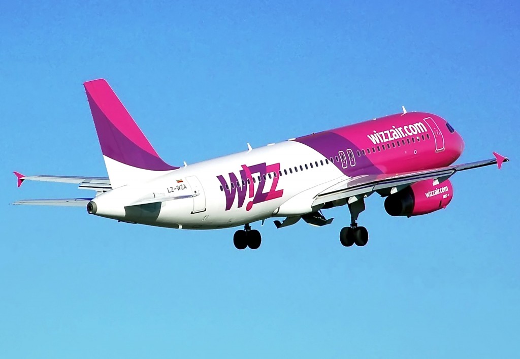 Whizzair.a320-200.lz-wza.fromrear.arp