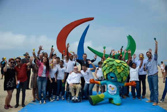 Turistas aprovam estadia no Brasil durante Paralimpíada, aponta estudo 1 Atletas paralímpicos participaram da cerimônia de inauguração dos Agitos na praia de Copacabana. Crédito: Tânia Rêgo/Agência Brasil