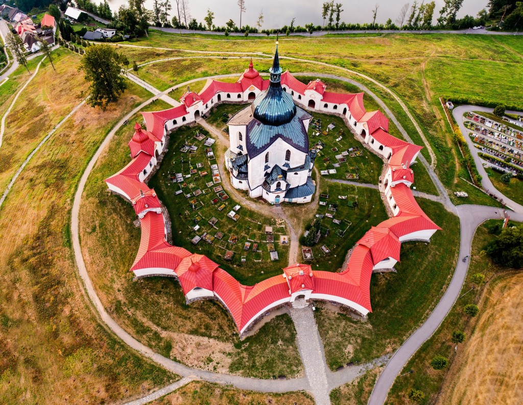 Zelena Hora e o edifício de cinco pontas - Foto Jaroslav Mares