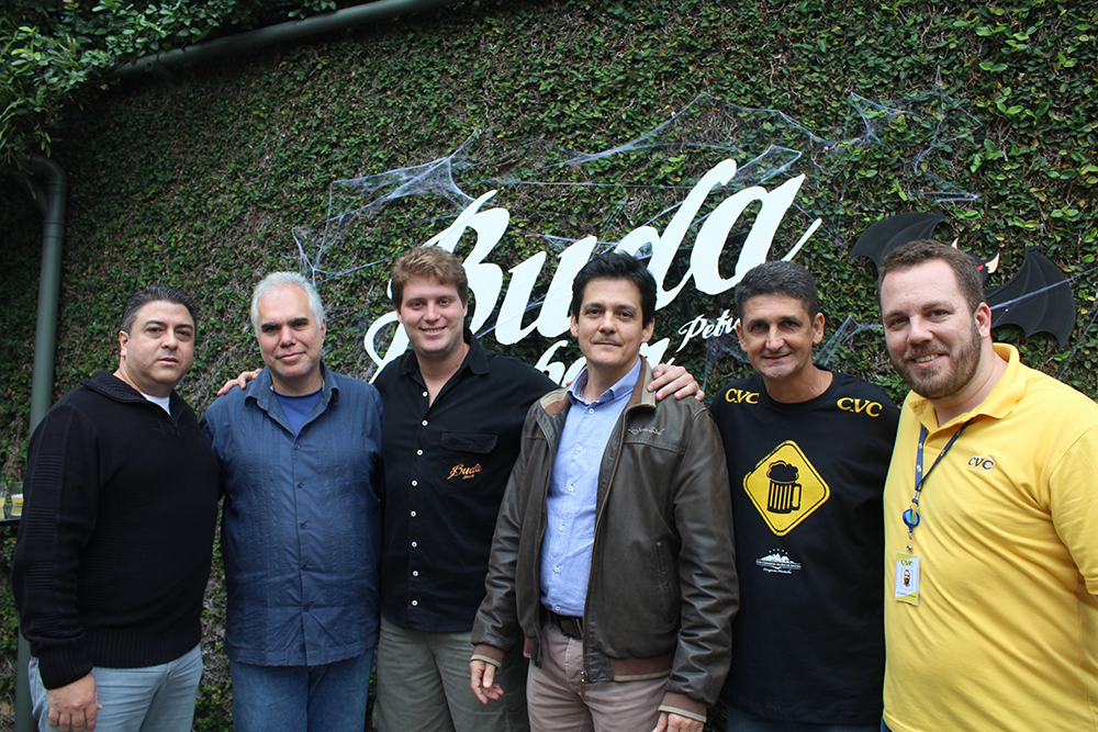 CVC-SP terá dois mil charteres até fevereiro; entenda Aldemir Cavalcanti, Eduy de Azevedo, Leonardo Fonseca, Robson Tosta, da CVC com Pedro Silveira e o empresário Rolf Donttenels, da cervejariaBuda Beer