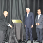 Armindo Dias, presidente do Grupo Arcel, realiza o ato simbólico da inauguração