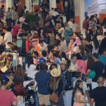 Visitantes invadem centro de convenções em Santos atrás das melhores ofertas Visitantes invadem centro de convenções em Santos atrás das melhores ofertas