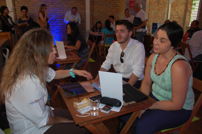 Danisa Rojas, do Hotel Cabaña del Lago, e Angélica Lopes e Marcos Lemes, ambos da Terra Mundi Danisa Rojas, do Hotel Cabaña del Lago, e Angélica Lopes e Marcos Lemes, ambos da Terra Mundi
