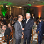 Dias e Gindler se cumprimentam após a cerimônia