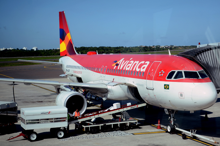 Embora ainda conte com a pintura e marca antiga, este é um dos Airbus A320 da Avianca equipado com Wi-Fi