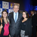 Kelly Castange e Juliana Assumpção, da Aviesp, com Edmar Bull, presidente da Abav Nacional