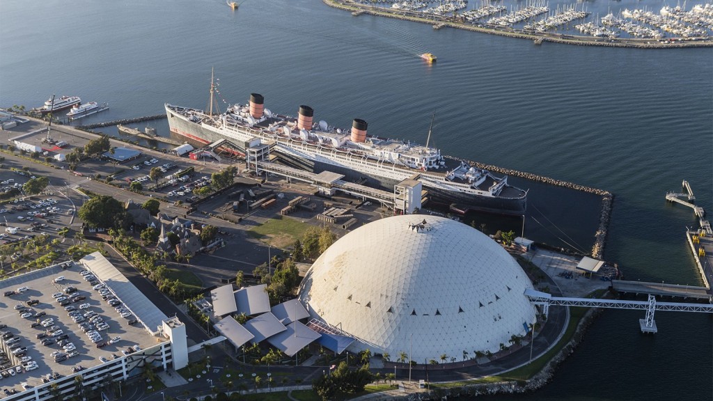 The Long Beach Cruise Terminal and the Queen Mary Hotel. Photo Credit: TrekandShoot/Shutterstock