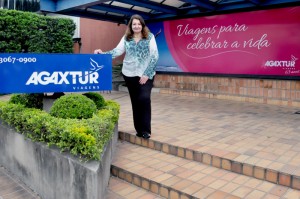 Com fôlego de start-up, Agaxtur completa 63 anos Magda e parte da equipe da Soft Travel chegaram na empresa há quatro meses