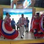 Música e dança no estande da República Dominicana