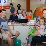Thiago Souza, do Rio Quente Resorts, Albina Zaparoli e Carla Mendes, da Colibris Turismo, atendem ao público no Feirão da Flytour Thiago Souza, do Rio Quente Resorts, Albina Zaparoli e Carla Mendes, da Colibris Turismo, atendem ao público no Feirão da Flytour
