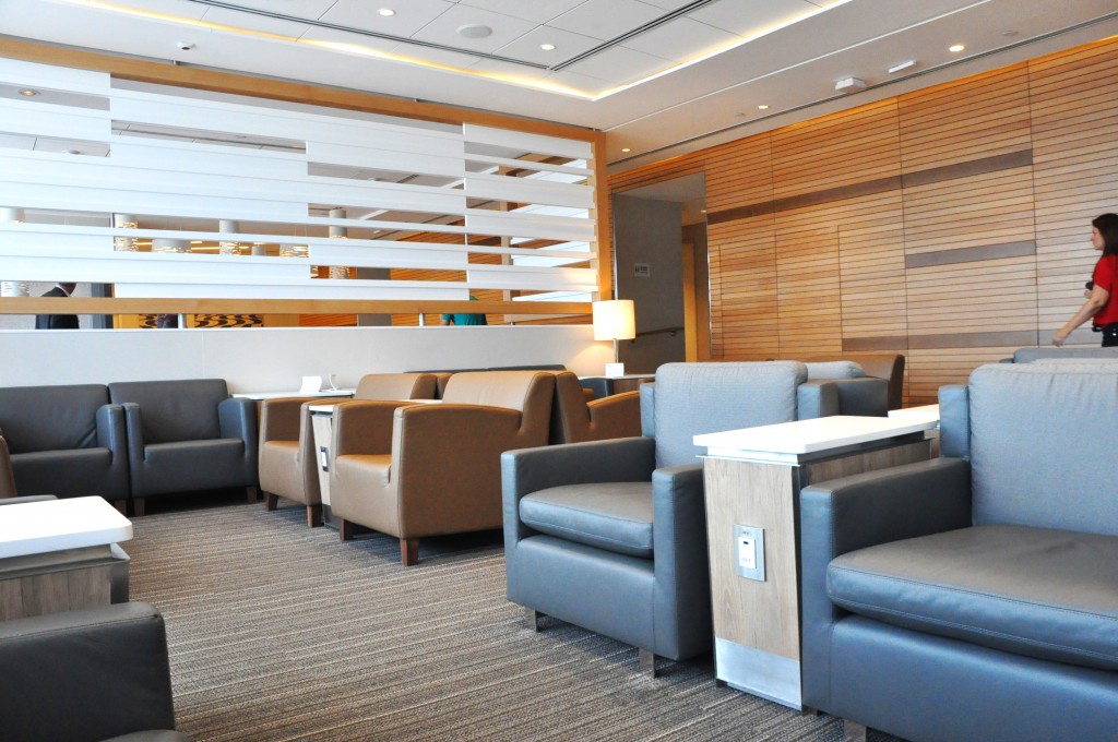American traz novo conceito ao RIOgaleão com abertura de novo lounge; conheça 4 Todas as poltronas contam com tomadas e portas USB