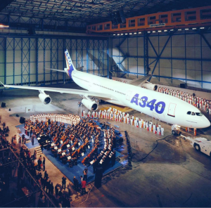 Airbus comemora 25 anos do A340 com divulgação de foto histórica; amplie