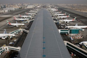 Emirates informa que suspensão do check-in de passageiros em Dubai seguirá até quinta (18)